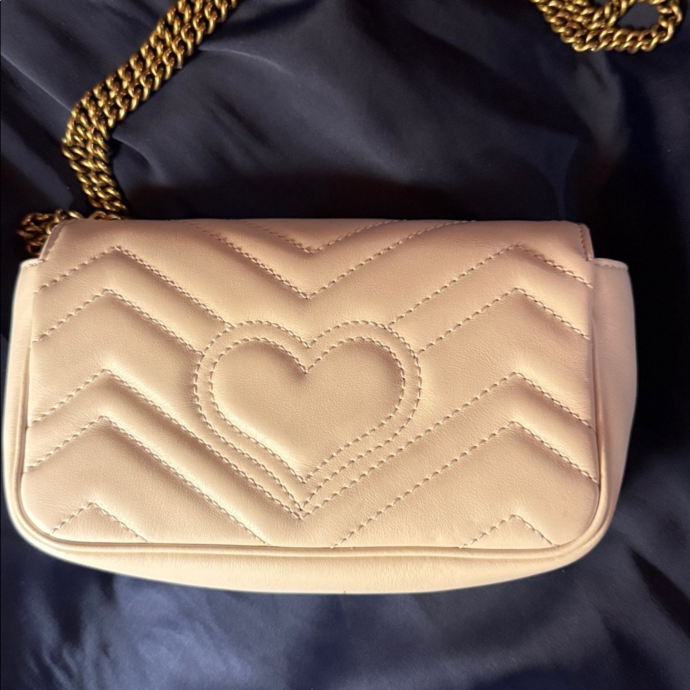 Gucci Cream Chevron Quilted Crossbody Bag or clutch ❤️ Heart on back - Picture 2 of 8